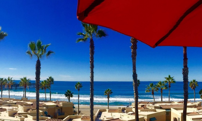 Townsite Condo | Beautiful Panoramic Ocean + Pier Views. Steps From The Beach