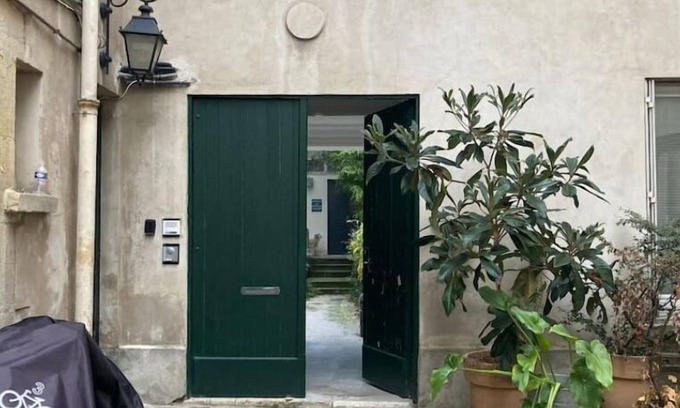 Quartier Saint-Ambroise Apartment | Beautiful Paris Studio