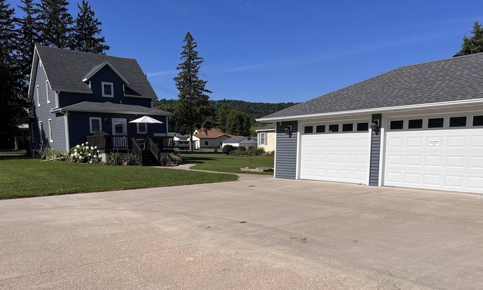 Coon Valley House | Beautiful, peaceful and cozy 3 bedroom home in Coon Valley near LaCrosse, Westby