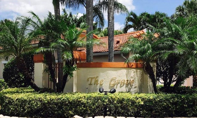 Pembroke Pines House | Beautiful Pembroke Pines Private Gated Golf Course 3/2 with garage & Utilities.