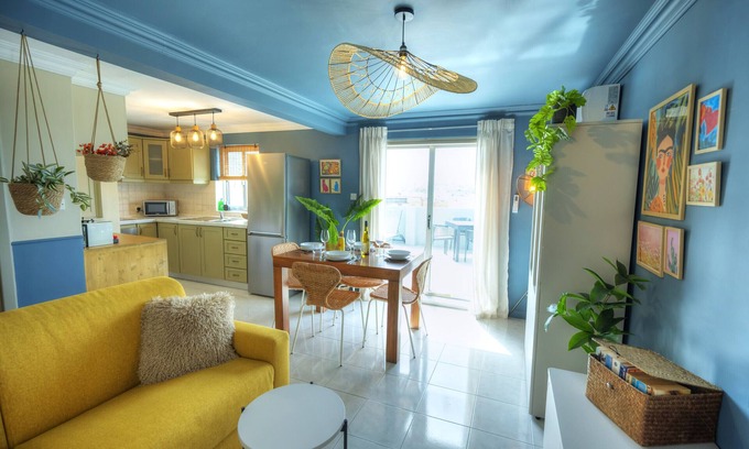 Sliema Apartment | Beautiful penthouse, sun terrace, jacuzzi GOSLM8