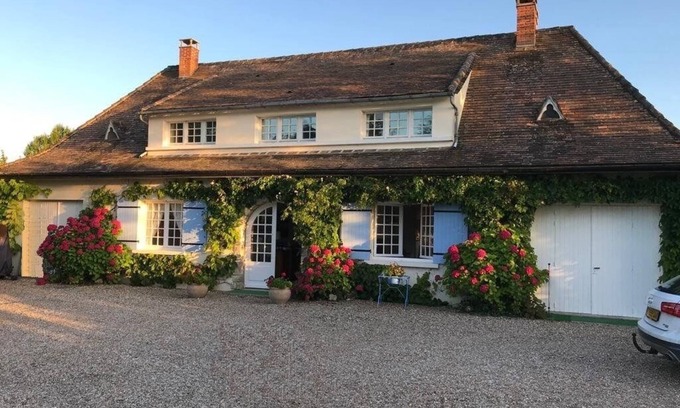 Villetoureix House | Beautiful Perigourdine style house. Sleeps 12. Private pool. 2 acre garden.