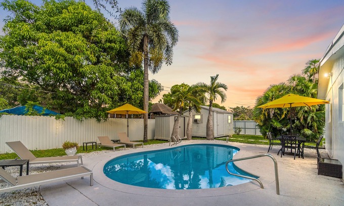 Boulevard Heights House | Beautiful Pool House | Close to Hard Rock Hotel
