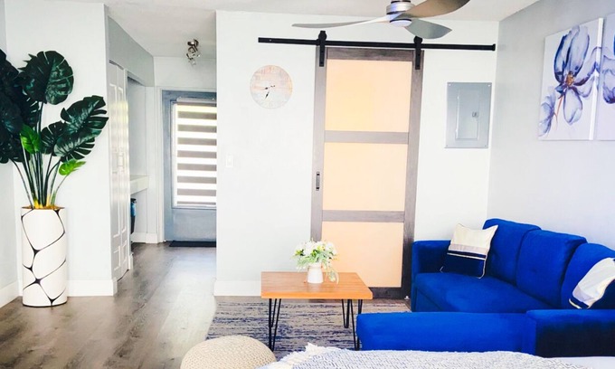 Orange Grove Apartment | Beautiful Posh Condo Newly Renovated with King Bed