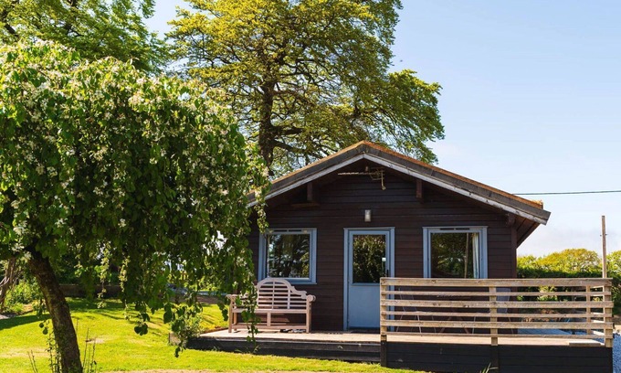 Brazzacott House | Beautiful private villa for 4 guests with WIFI, TV and pets allowed