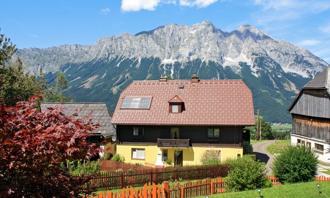 Niederoeblarn House | Beautiful private villa for 10 guests with TV, patio and pets allowed
