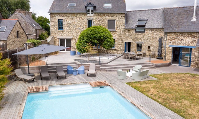Le Tronchet Villa | Beautiful private villa for 12 people with private pool, WIFI, TV, terrace and parking