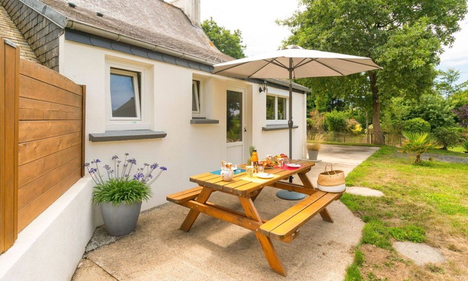 Plovan House | Beautiful private villa for 4 guests with WIFI, TV, terrace and pets allowed