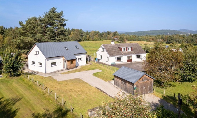 Nethy Bridge House | Beautiful private villa for 6 people with WIFI, TV, patio, pets allowed and parking