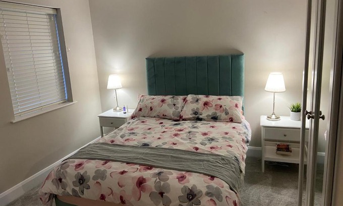 Ballycastle House | Beautiful private room and bathroom