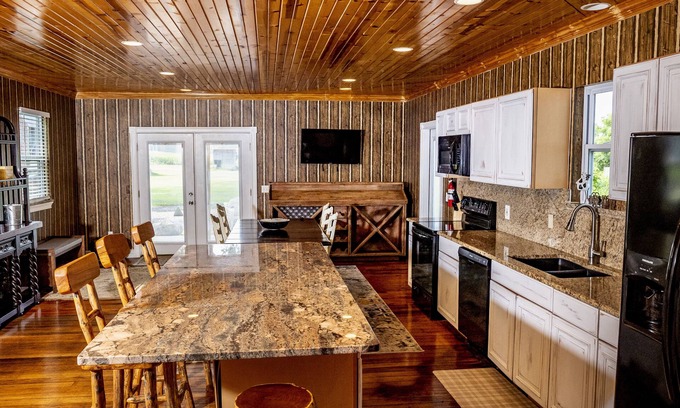 Howell House | Beautiful Private Updated Farmhouse