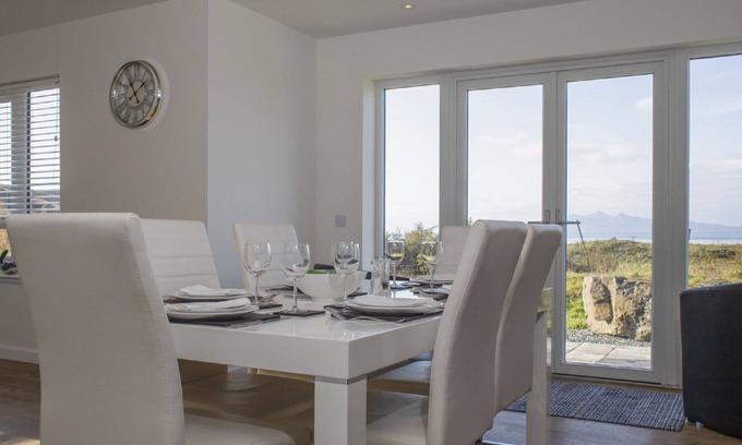 Tarskavaig House | Beautiful private villa for 6 guests with WIFI, TV, pets allowed, panoramic view and parking