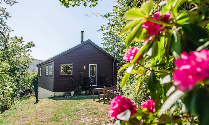East Lewiston House | Beautiful private villa for 4 guests with WIFI, TV, panoramic view and parking