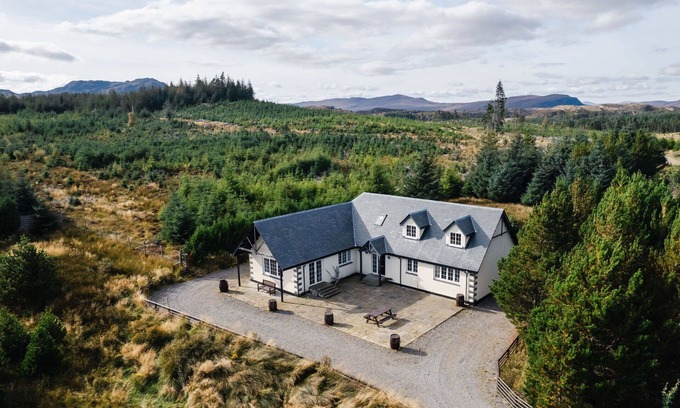 Loch Ness House | Beautiful private villa for 6 guests with WIFI, TV, patio and panoramic view