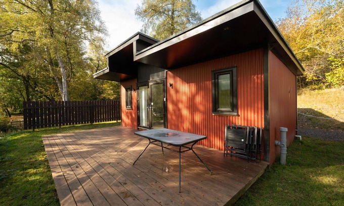 Glen Urquhart House | Beautiful private villa for 5 people with TV, patio and parking