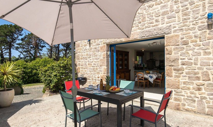 Pleumeur-Bodou House | Beautiful private villa for 4 guests with WIFI, TV, terrace, pets allowed and parking