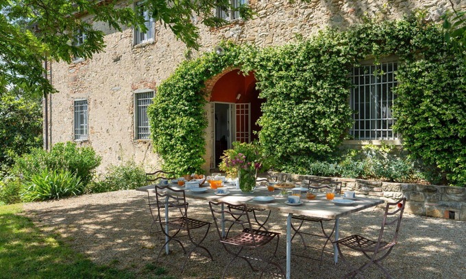 Vicchio Villa | Beautiful private villa for 10 people with TV, pets allowed and parking