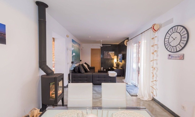 S'Illot-Cala Morlanda House | Beautiful private villa for 6 guests with A/C, WIFI, TV and patio