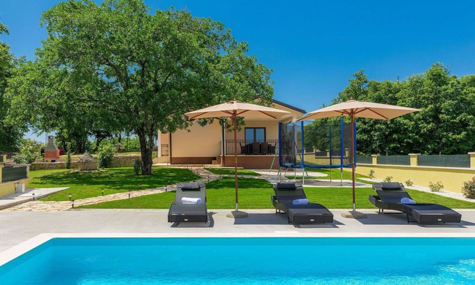 Vadediji House | Beautiful private villa for 5 people with WIFI, A/C, private pool, TV, terrace and parking