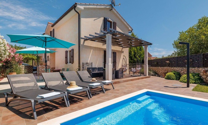 Sveti Ivan Dobrinjski House | Beautiful private villa with private pool, A/C, WIFI, TV, terrace, pets allowed and parking