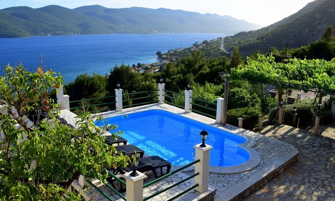 Cove Tri Zala (Zrnovo) Villa | Beautiful private villa with private pool, WIFI, A/C, TV, terrace, pets allowed and parking