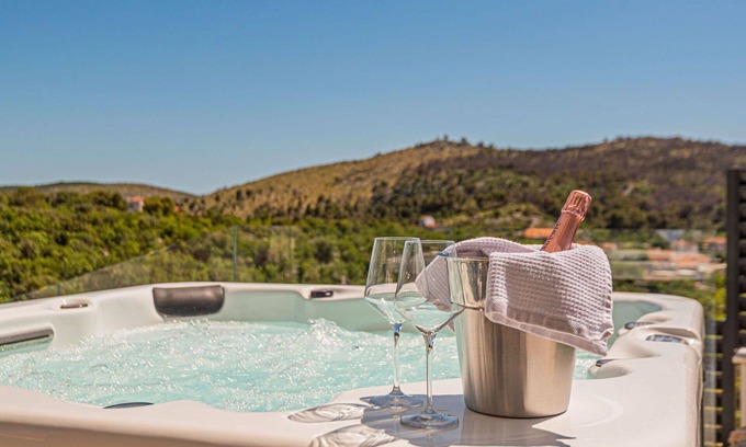 Zaton Villa | Beautiful private villa for 8 people with WIFI, private pool, hot tub, A/C, TV, terrace and park.