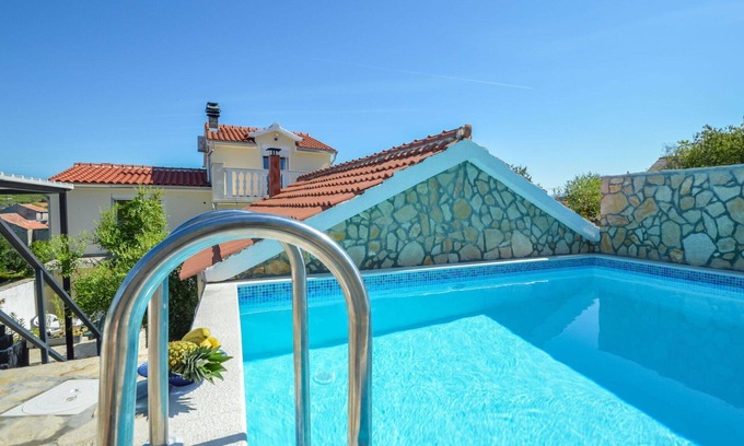 Sonkovic House | Beautiful private villa for 8 guests with A/C, WIFI, private pool, TV, terrace and parking