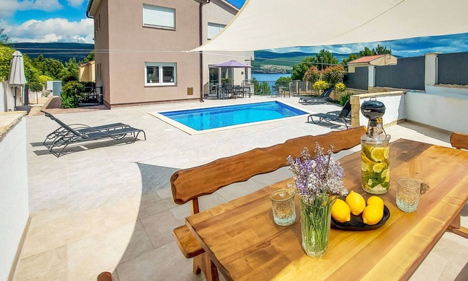 Pridraga House | Beautiful private villa for 10 people with WIFI, A/C, private pool, TV, patio and pets allowed