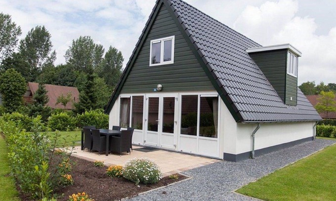 Susteren House | Beautiful private villa for 8 guests with WIFI, pool, TV, terrace and parking