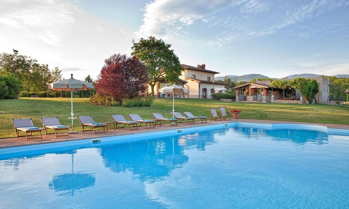 Porrena Villa | Beautiful private villa with WIFI, private pool, TV, patio, pets allowed and panoramic view