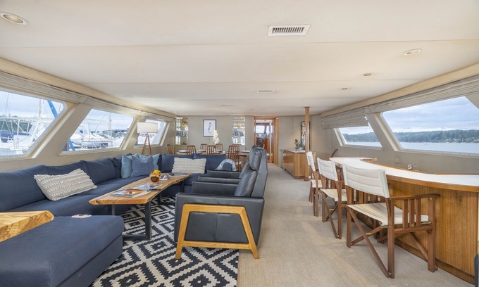 Poulsbo Boat Rental | Beautiful Private Yacht in the Seattle area