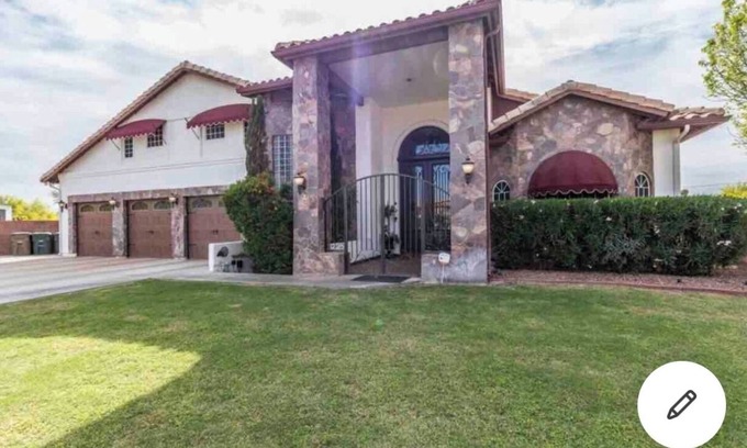 Peoria House | Beautiful property in Peoria with 7 bedrooms, 4.5 baths & pool! Close to stadium