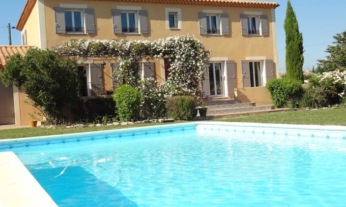 Rochefort-du-Gard House | Beautiful Provençal Bastide near Avignon between vineyards and village