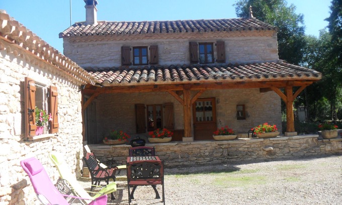 Caylus House | Beautiful Quercy house in the middle of a garden