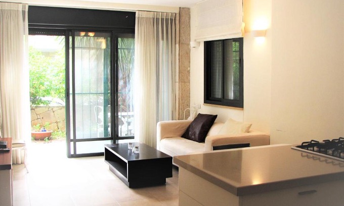 Mamilla Apartment | Beautiful & quiet garden apartment