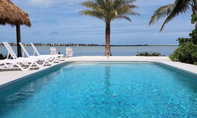 Key West House | Beautiful quiet neighborhood. Sunsets! Huge pool! 10 min to Key West