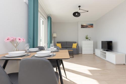 Warsaw Apartment | Beautiful & Quiet Studio Szeligowska by Noclegi Renters