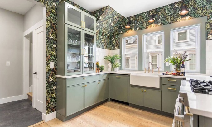 Holland House | Beautiful redone home in the heart of Holland. Walk to Hope College + Downtown. Easy drive to beaches and trails.