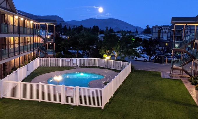 Okanagan-Similkameen Condo | Beautiful relaxing large condo, steps from the beach.