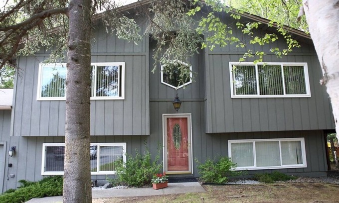 Huffman - O' Malley House | Beautiful remodeled home in quiet South Anchorage neighborhood
