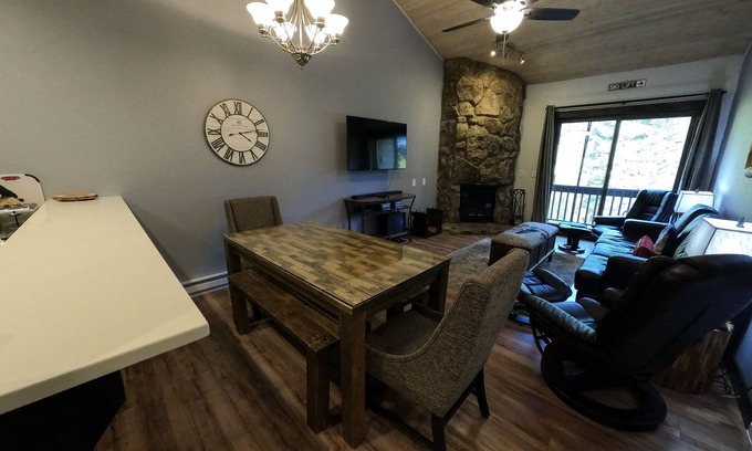 Purgatory Condo | Beautiful Remodeled Mountain Getaway! 2 Miles to Purgatory! Heated Pool !