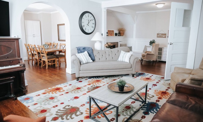 Des Moines House | Beautiful remodeled historic Drake Univ home minutes from downtown and all metro