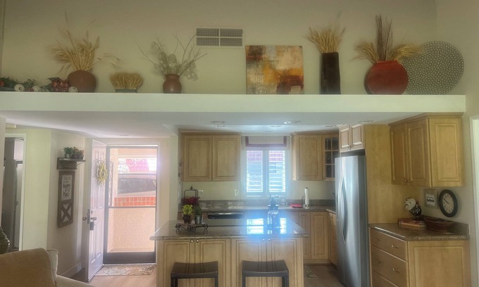 Palm Desert Condo | Beautiful Remodeled 2 bedroom condo on 17th hole in Palm Desert Resort CC