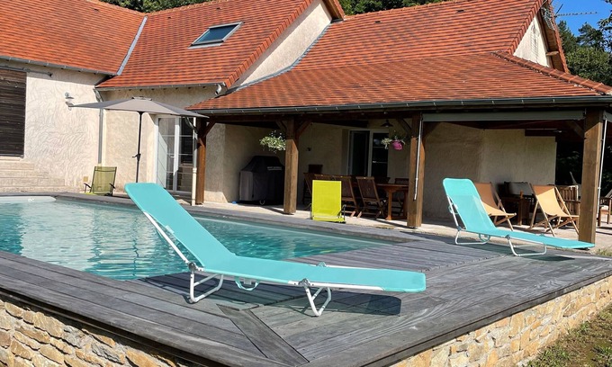 Beynat House | Beautiful renovated barn with private heated swimming pool 9mx4m, view over the valley