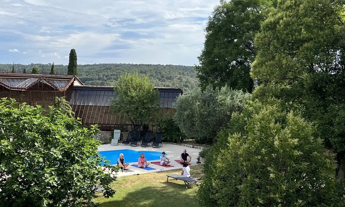 Quarante House | Beautiful renovated Mansion. Family friendly with large secluded garden and pool