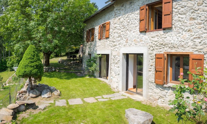 Gourbit House | Beautiful renovated stone house with large garden in the heart of the Pyrenees