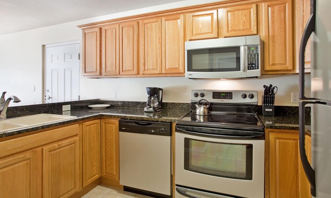 Crystal Harbour Apartment | Beautiful Resort Right On The Water! Outdoor Pool, Near George Town!