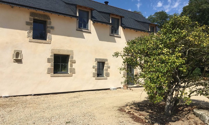 Vannes House | Beautiful restored farmhouse with swimming pool (summer 2024)