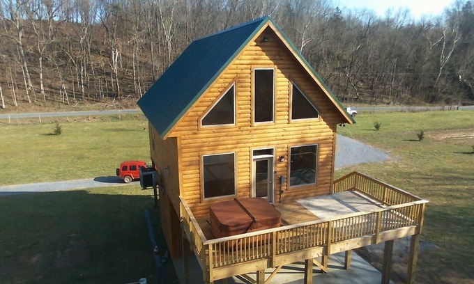 Luray Cabin | Beautiful River Front Cabin with Mountain views