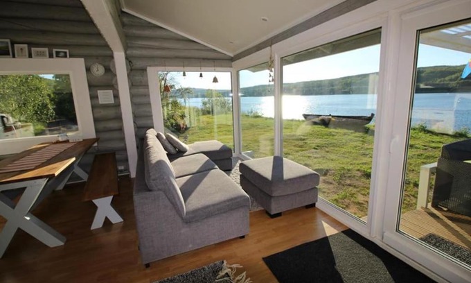 Utsjoki Apartment | Beautiful riverside cottage with sauna
